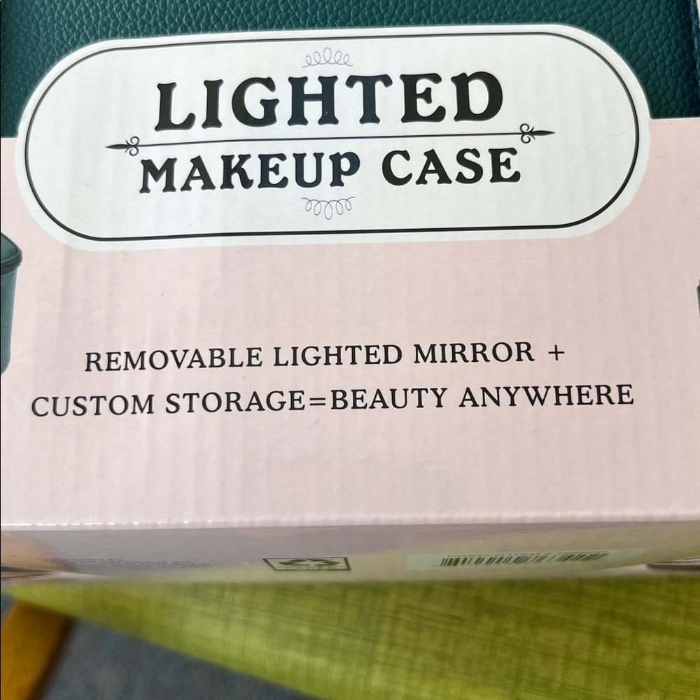 Portable Lighted Makeup CASE and Mirror - Picture 6 of 6